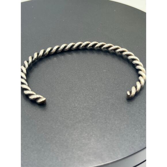 Native American Vintage Sterling Silver 3mm Twisted Wire Cuff Bracelet 6.5”, 11g - Picture 7 of 8